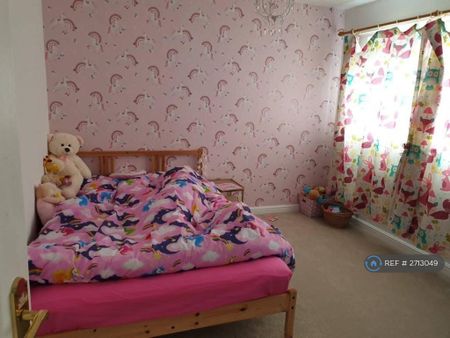 4 bedroom detached house to rent - Photo 3