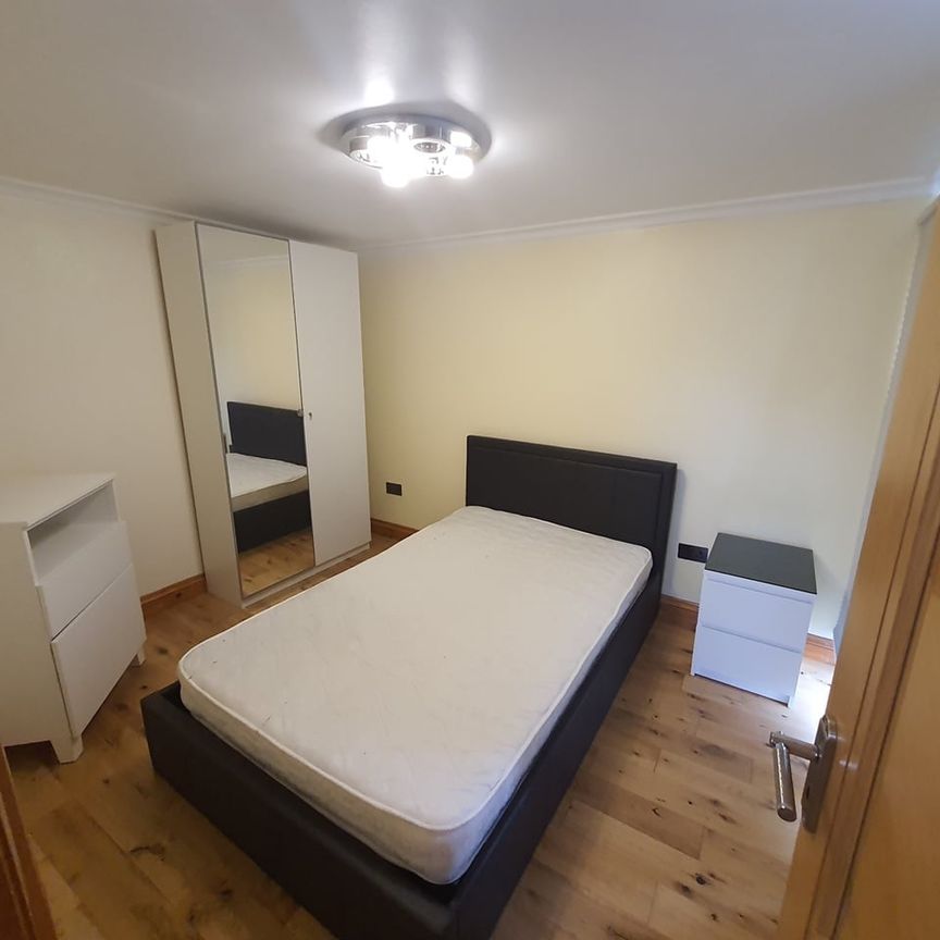Room in a Shared House, The Drive, CR7 - Photo 1
