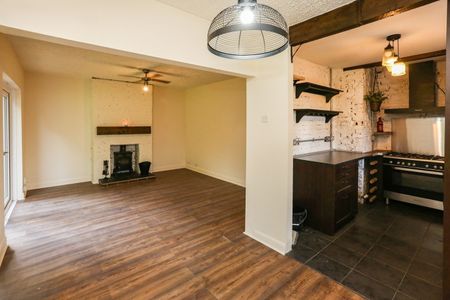 2 Bed Bungalow, Bitterne Road West, SO18 - Photo 2