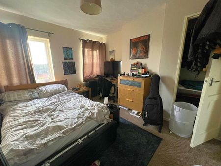 4 bedroom semi-detached house to rent - Photo 3