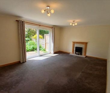 4 bedroom semi-detached house to rent - Photo 5