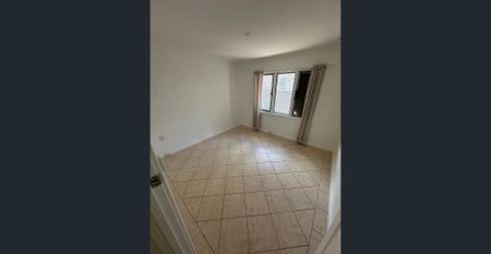 Parkside Living with Public Transport at Your Doorstep - Photo 5