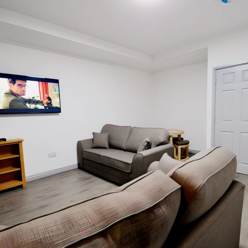 6 Bedroom 2 Bathroom - Photo 1