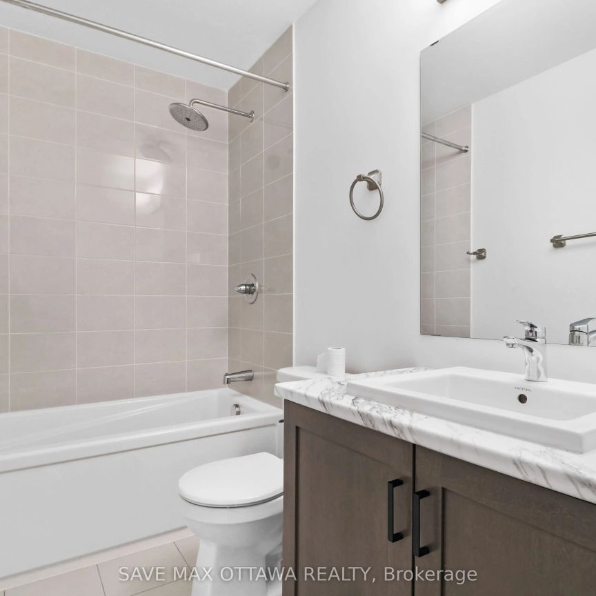 270 Turnbuckle Crescent N - Photo 1