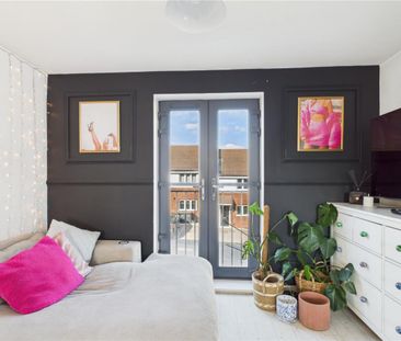 2 bedroom Apartment to rent - Photo 2