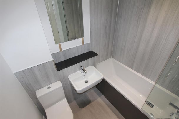 3 Bedroom House - End Terrace To Let - Photo 1