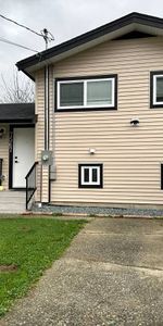 Single family home w/self contained suite. - Photo 4