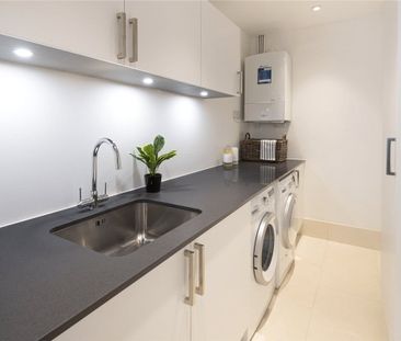 A wonderful ground floor, contemporary two bedroom, two bathroom, a... - Photo 6