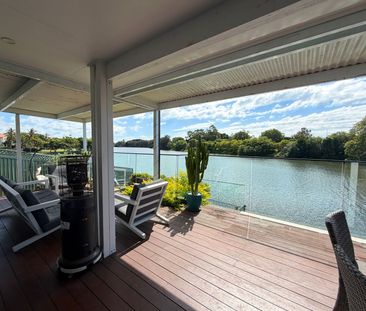 Luxury Waterfront Living – Renovated 4 Bedroom Home - Photo 1
