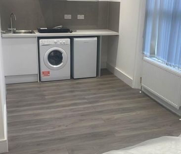 Studio to rent - Photo 3