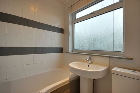 3 Bedroom - Photo 4