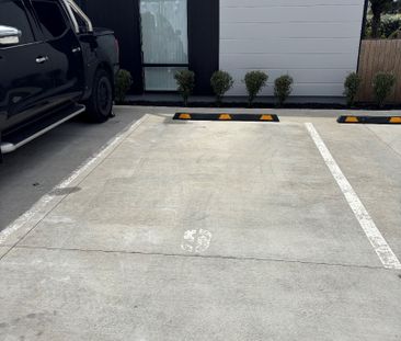 Sunny 2 Bedroom 2 Bathroom with one parking space near new family home - Photo 6