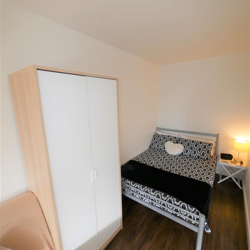 Hill House, Bournemouth BH1 - Photo 1