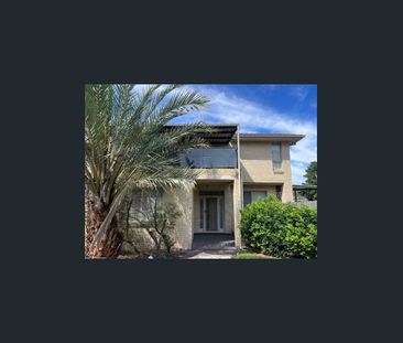LARGE MODERN 3 BEDROOM TOWNHOUSE – DUCTED AIR CONDITIONING - Photo 4