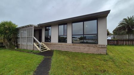 3 Bedrooms, Unsworth Heights - Photo 3