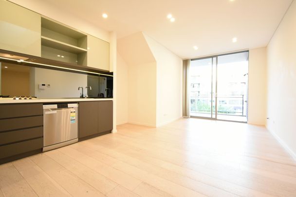 "Industry" Newtown One Bedroom + Huge Size Private Roof Top - Photo 1