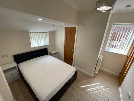 Euclid Street, SWINDON - Photo 5