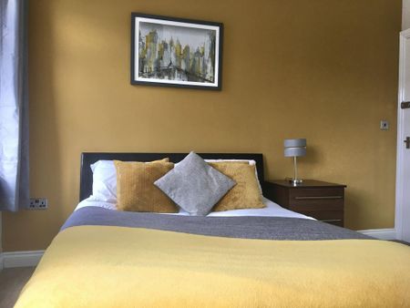 1 bedroom in a house share to rent - Photo 4
