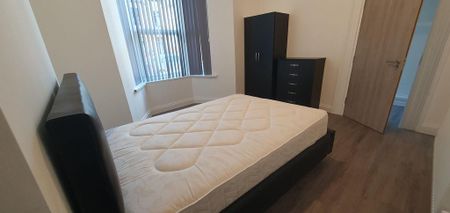 6 bedroom terraced house to rent - Photo 3