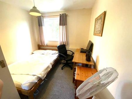 St Michaels Place, Canterbury, CT2 - Photo 4