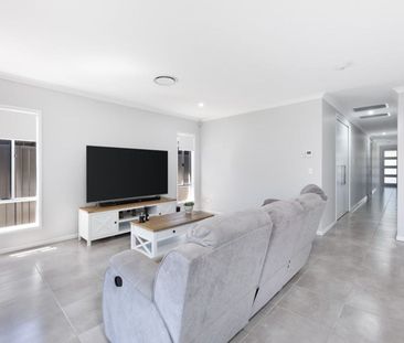 3 bedrooms | 2 bathrooms | Single Garage | Solar Power - Photo 5