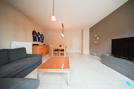 Zuidgericht appartement met twee slaapkamers en garagebox te Izegem - Photo 3