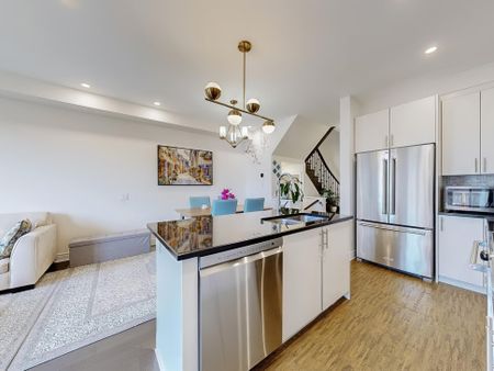 For Lease - 66 Drizzel Crescent, Richmond Hill, Ontario - Photo 2