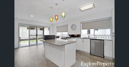 Immaculately presented Home in Exclusive Estate - Photo 4