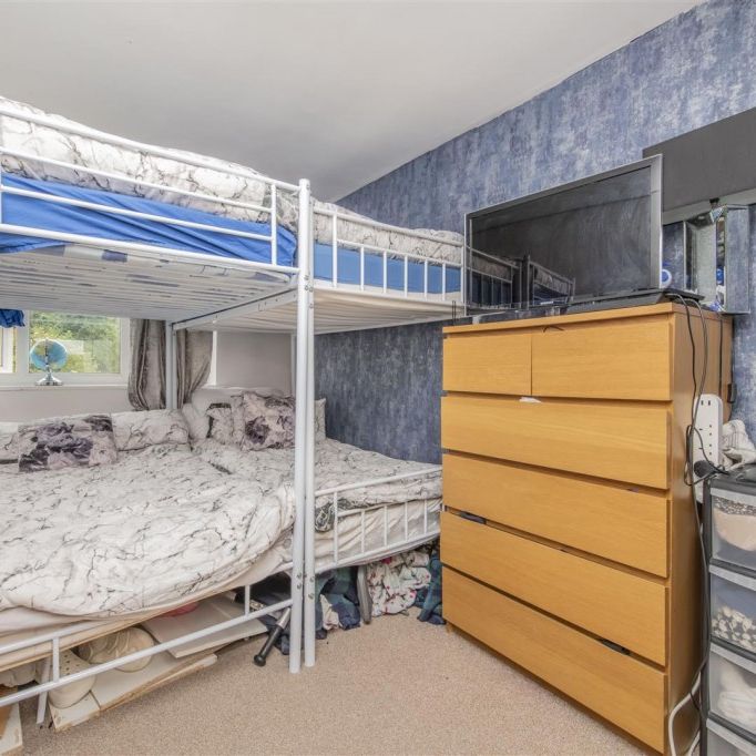 3 bed House - Semi-Detached To Let - Photo 1