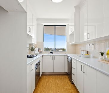 Modern Two-Bedroom Apartment with Large Balcony - Photo 5