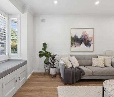 Beautifully renovated City-Fringe living - Photo 4