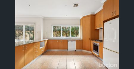 BEACHSIDE 4 BEDROOM HOUSE - Photo 2