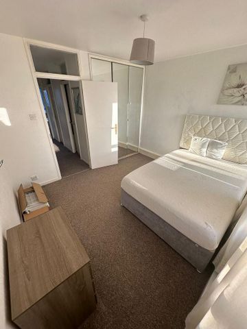 1 bedroom in a house share to rent - Photo 2