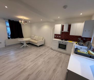 2 bedroom semi-detached house to rent - Photo 4