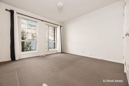 2/2 Georges Road, RINGWOOD - Photo 2