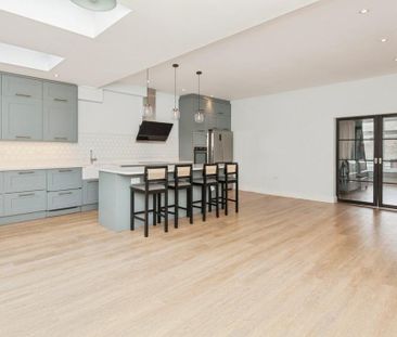 4 bedroom terraced house to rent - Photo 2