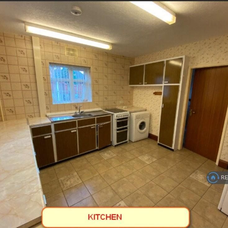 3 bedroom end of terrace house to rent - Photo 1