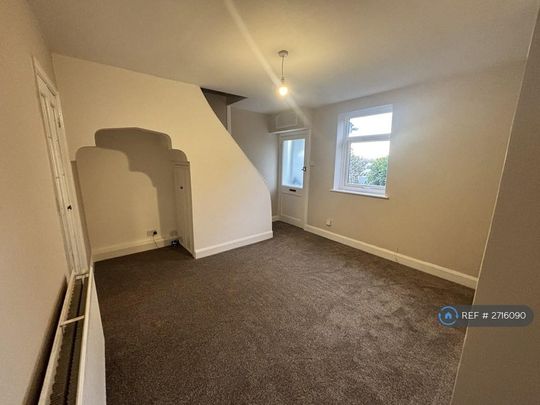 2 bedroom end of terrace house to rent - Photo 1
