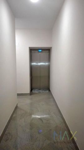 Przestronny i piękny apartament położony przy samych plantach - Photo 2
