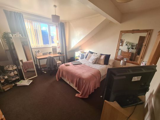 4 Bed - 31 Hessle Mount, Hyde Park, Leeds - LS6 1EP - Student - Photo 1