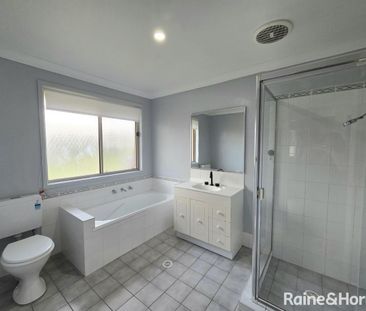 Comfortable, family-friendly home in a Worrigee - Photo 5