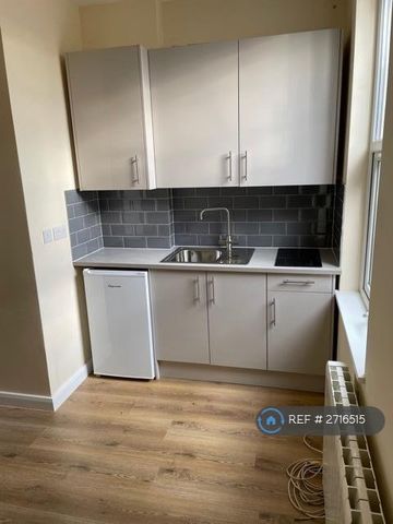 Studio to rent - Photo 2