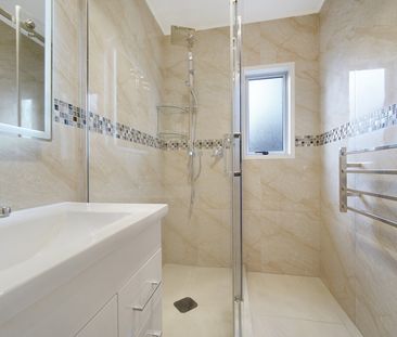 Modern 4-Bedroom Beauty in Wiri - Photo 5