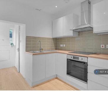 2 bedroom maisonette to rent - Photo 4