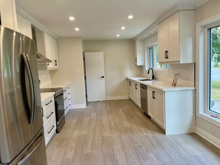 For Lease - 145 Earlton Road Unit# Main, Toronto, Ontario - Photo 2