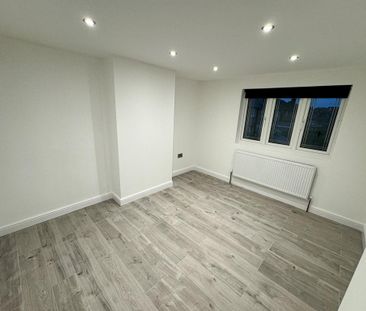 6 bedroom semi-detached house to rent - Photo 2
