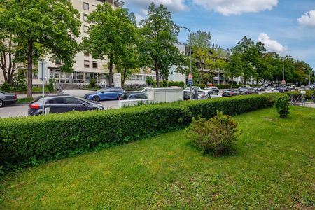 Furnished 2-room apartment near Luitpoldpark for rent - Photo 2