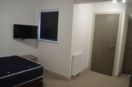 211 Hubert Road - Photo 3