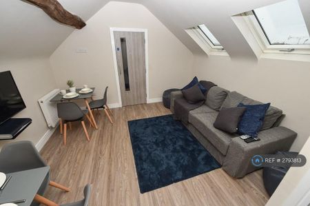 1 bedroom in a flat share to rent - Photo 2