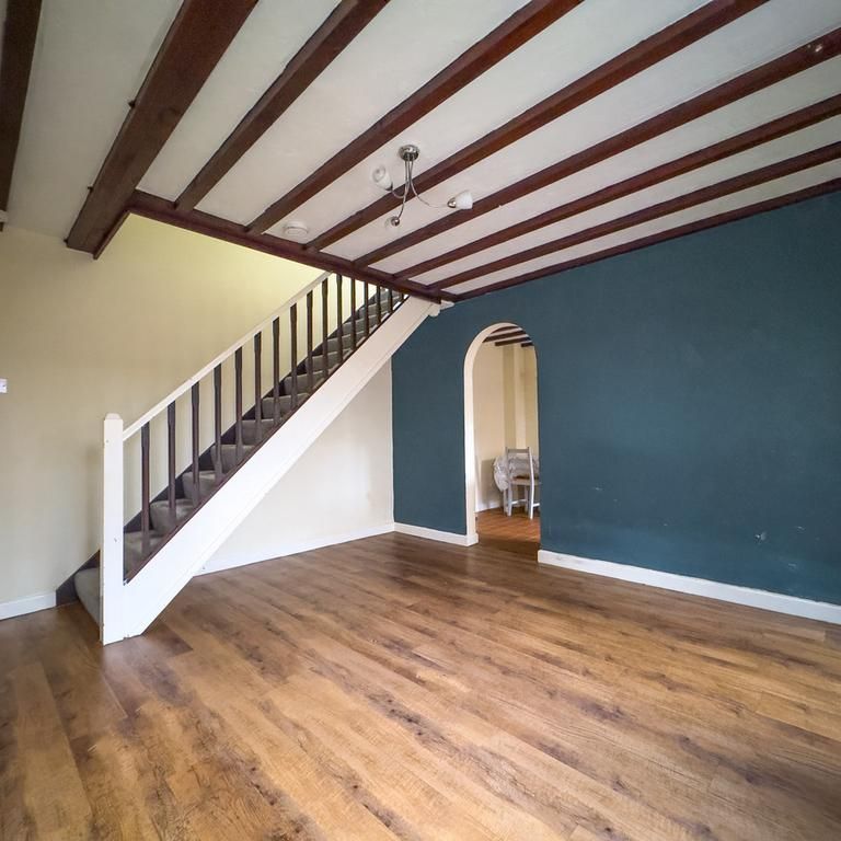 2 bedroom end of terrace house to rent - Photo 1